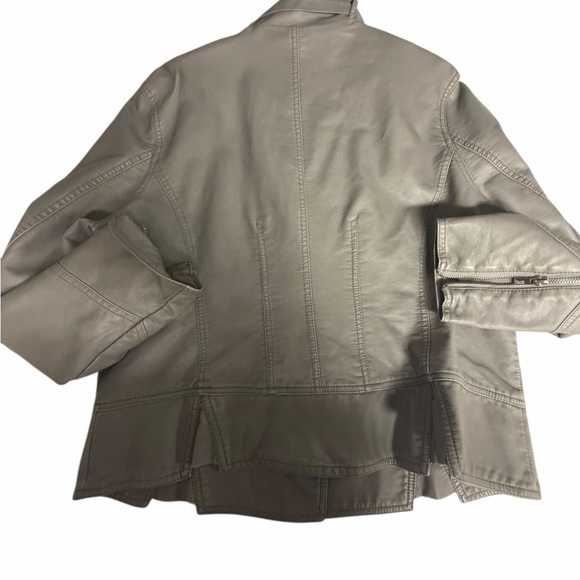 Stylish, comfy and multi fashionable:Black Rivet moto style jacket - Picture 9 of 10